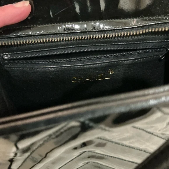 ✨💎1989-1991✨💎 CHANEL SERIES ONE 💎V STITCH ENAMEL COCO MARK BAG W/ CARD/COA/DUSTY - Picture 12 of 16